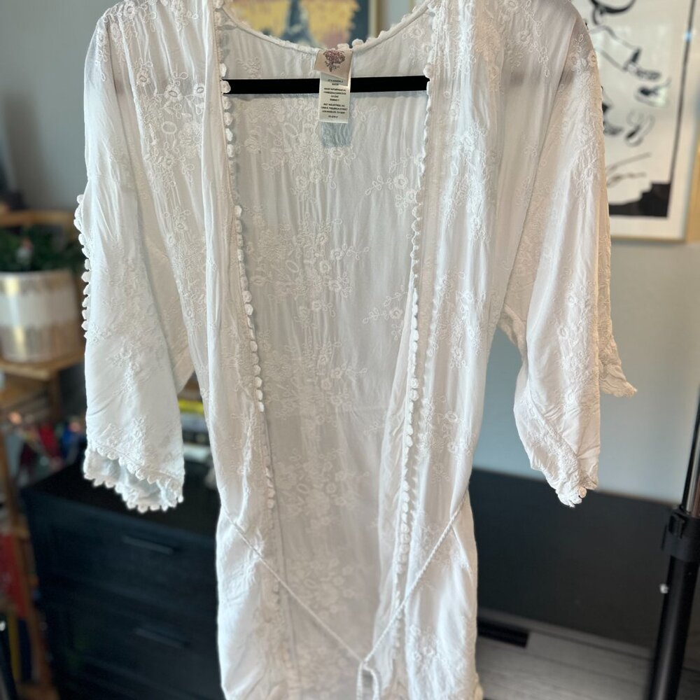 In Bloom by Jonquil White Robe & Pajama Set - Picture 9 of 14